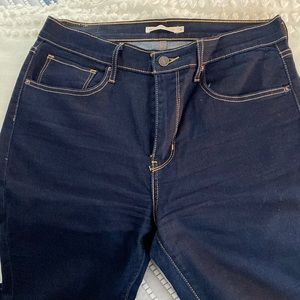 Levi’s. Like new! Stretch denim. Straight leg